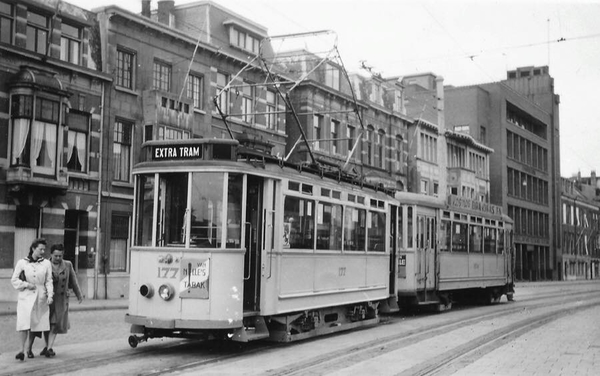 De Rijnstraat, tegenover het Staatsspoor..eind jaren 40.. een ext