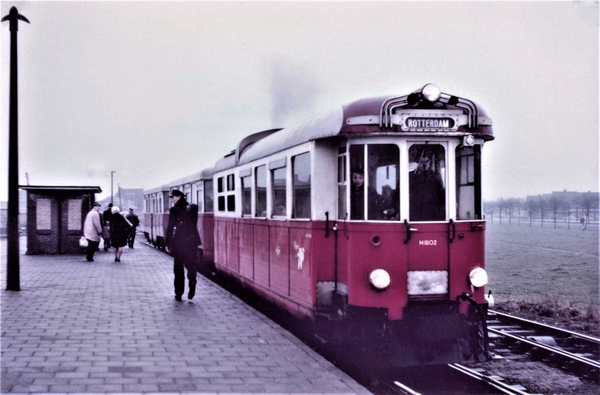 Op 16 februari 1964 is de MABD 1602 met tram uit Oostvoorne gekom