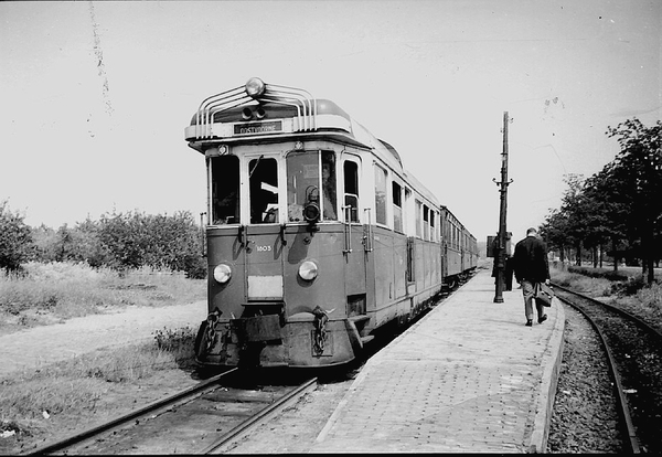 RTM RHOON, station langs de Groene Kruisweg met het tramstel MABD