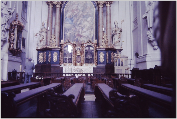 interieur v/d kerk