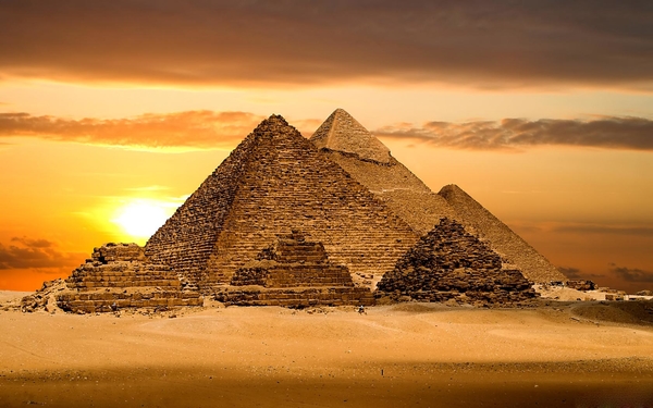 Egyptian_pyramids