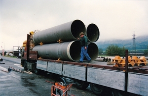 Buizen laden in Thun Zwitserland 1989