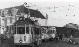 Jaren vijftig. Lijn 15 vertrekt vanaf Staatsspoor