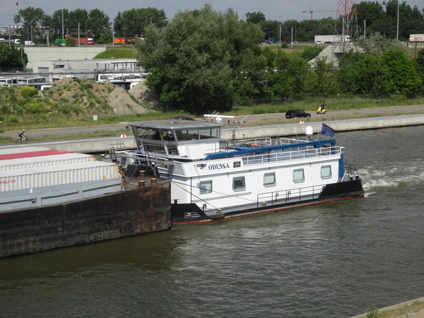 Albertkanaal . Odessa duwschip.