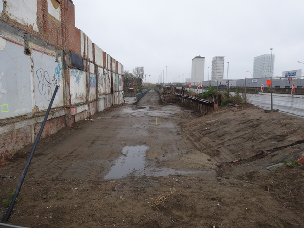 Nieuwe trambaan naast Noorderlaan, hoek IJzerlaan.