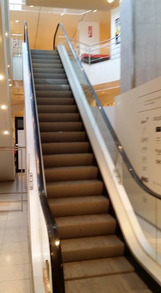 En toen stonden de roltrappen stil...Voor altijd.Laatste dag V&D 
