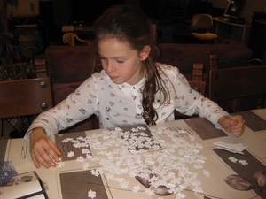 27) Jana met haar geliefkoosde puzzel