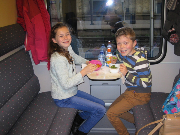 69) Fruit smullen op de trein