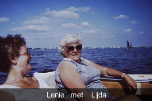 Lenie den Held en Lijda Schaap. (1982)