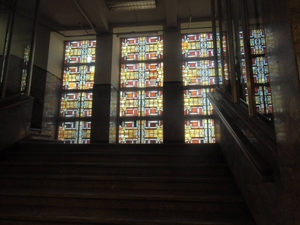 Een kijkje in het trappenhuis van het prachtige V&D-pand in Haarl