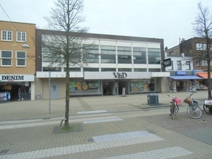 V&D in Beverwijk, met de nadruk op het prachtige glas in lood.