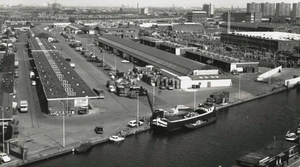 Marktweg, groente- en fruitmarkt 1973