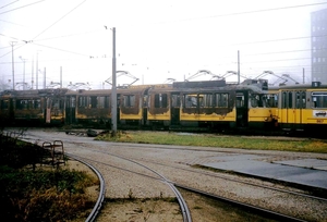 De uitgebrande GVB 887 in de remise Havenstraat