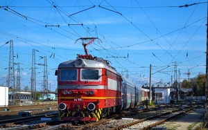 De internationale sneltrein van Sofia naar Thessaloniki verlaat h