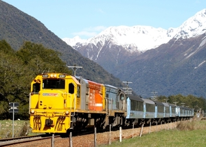 De Tranz Scenic passagiers trein naar de westkust van Nieuw Zeela