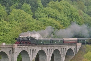 Ook in Duitsland zijn mooie viaducten. De DB 41 360 in Willingen 