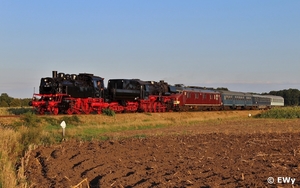 VSM 64 415 en 52 8139 met mP 3031 en de drie rijtuigen van het Sp