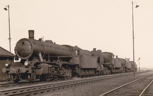 NS 4372 Venlo 18-04-1954 Achter de loc achtereenvolgens NS 3910, 