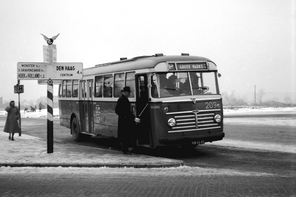 Loosduinen aan de halte als lijn P naar de Grote Markt