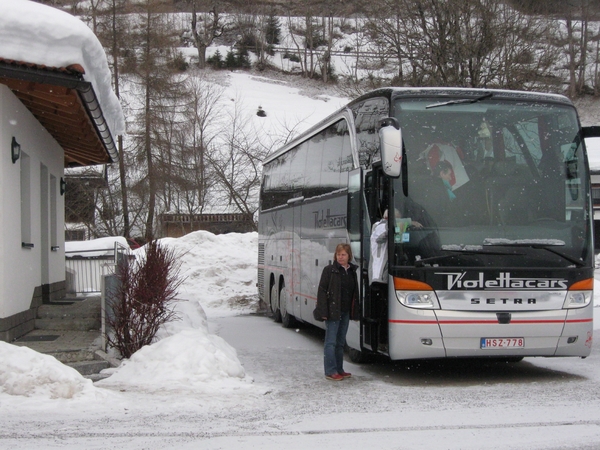 De bus is klaar om te vertrekken.