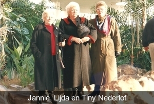 drie zusjes: Jannie, Lijda en Tiny Nederlof