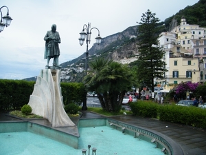 2018_06_14 Amalfi 114 Piazza Flavio Giola