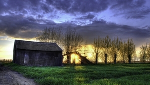 field_grass_night_barn_hdr_105238_1366x768