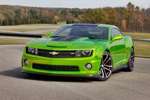 2011-Chevrolet-Camaro-Amazing-Green-Color-Style-Front-Angle-600x4