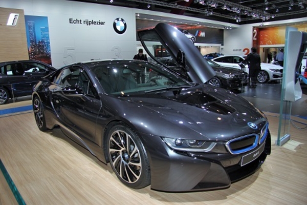 2015_BMW_i8_2