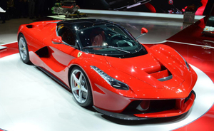 2015-Ferrari-LaFerrari-review-and-specs-5-610x373