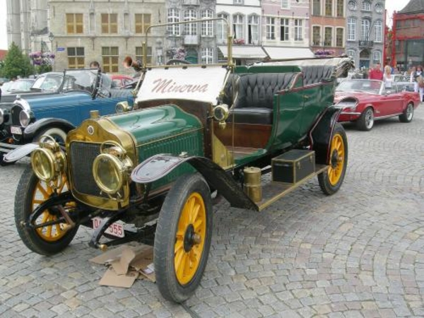 Grote Markt Oldtimers Minerva-500x375