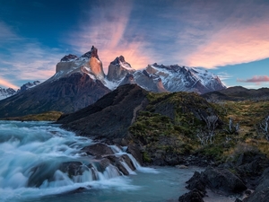 Chile-Patagonia-National-Park-Torres-del-Paine-mountains-river-su