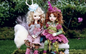 Cute-dolls-in-the-park-bench-beautiful-wallpapers