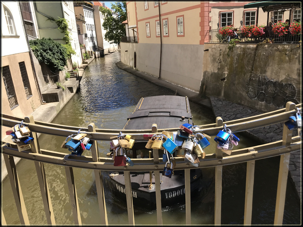 liefdesbrug je beloofd hier eeuwige trouw