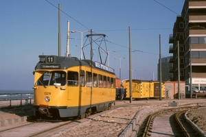 1329 in dienst op lijn 11 bij Scheveningen Haven