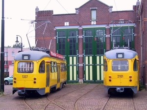 1337+2101 Even een kijkje bij het museum 14-07-2002