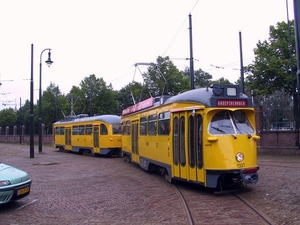 1337+2101 Even een kijkje bij het museum 14-07-2002