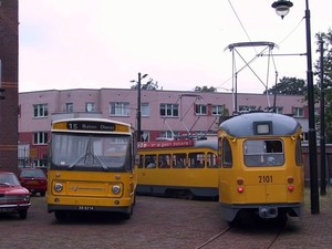 2101 Even een kijkje bij het museum 14-07-2002