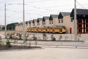 Op het buitenterrein van Zichtenburg staan een aantal PCCcars