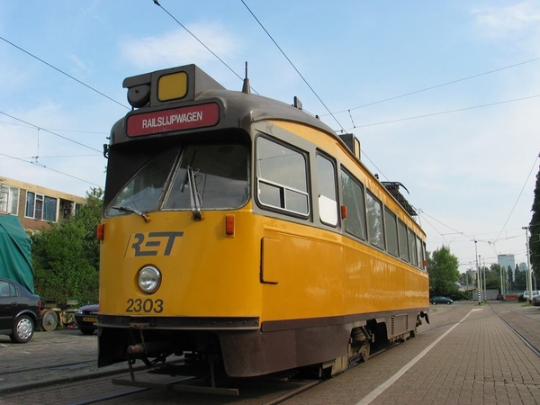 RET aan de Kleiweg staat de RET 2303 klaar voor naar Den Haag