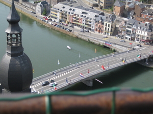 52) Charles de Gaulle-brug met gekleurde saxofoons