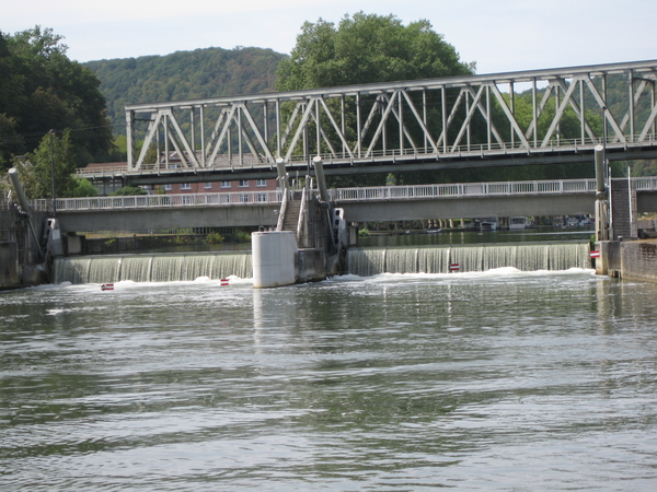 80) Brug met waterval