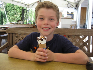 87) Ruben met zijn ijsje