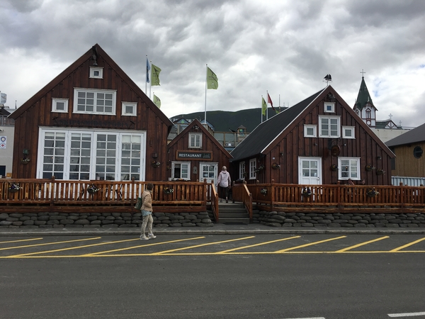 2FAA5C10-72D0-4E79-A28E-26DC665C4FFE