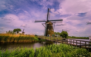 Netherlands-windmill-bridge-river-grass-clouds_1280x800