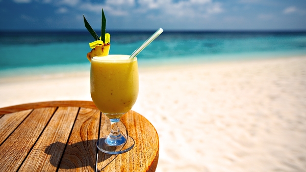 Cocktails-Sea-Beach-HD-Wallpaper