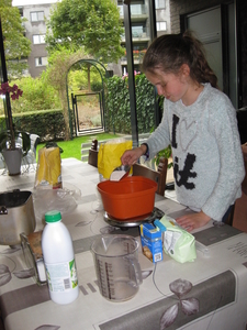 08) Bloem afwegen voor een broodje