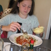 33) Jana eet spaghetti in resto Hallebad