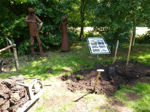 42. Papenburg, Openluchtmuseum Von-Velen Anlage, turfsteken