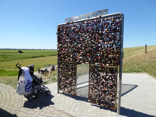 66. Pilsum, Schlosspark am Leuchtturm